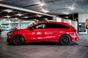 Reuters: Mercedes-Benz lansează în Germania un sistem de conducere asistată urbană